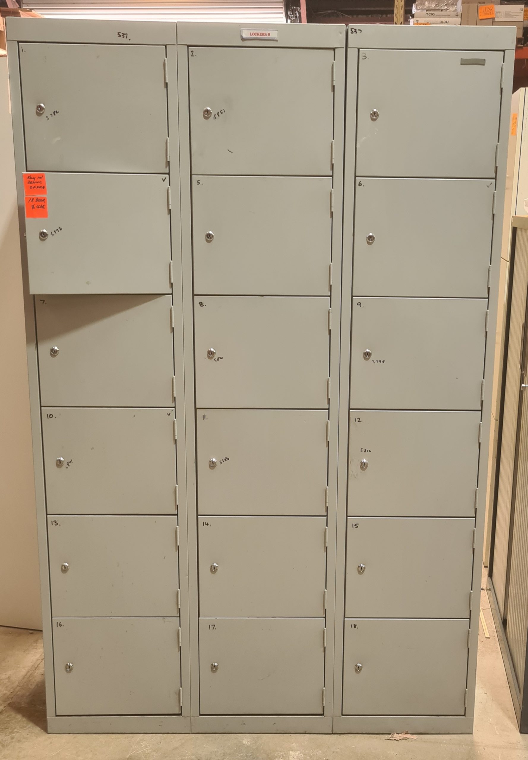 18-Door Locker